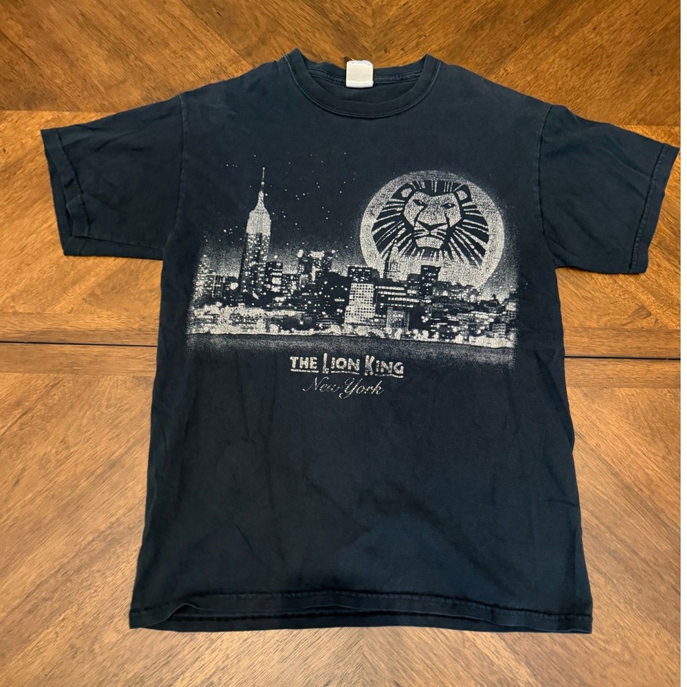 Disney The Lion King Broadway Musical New York City Skyline T-Shirt Black Medium